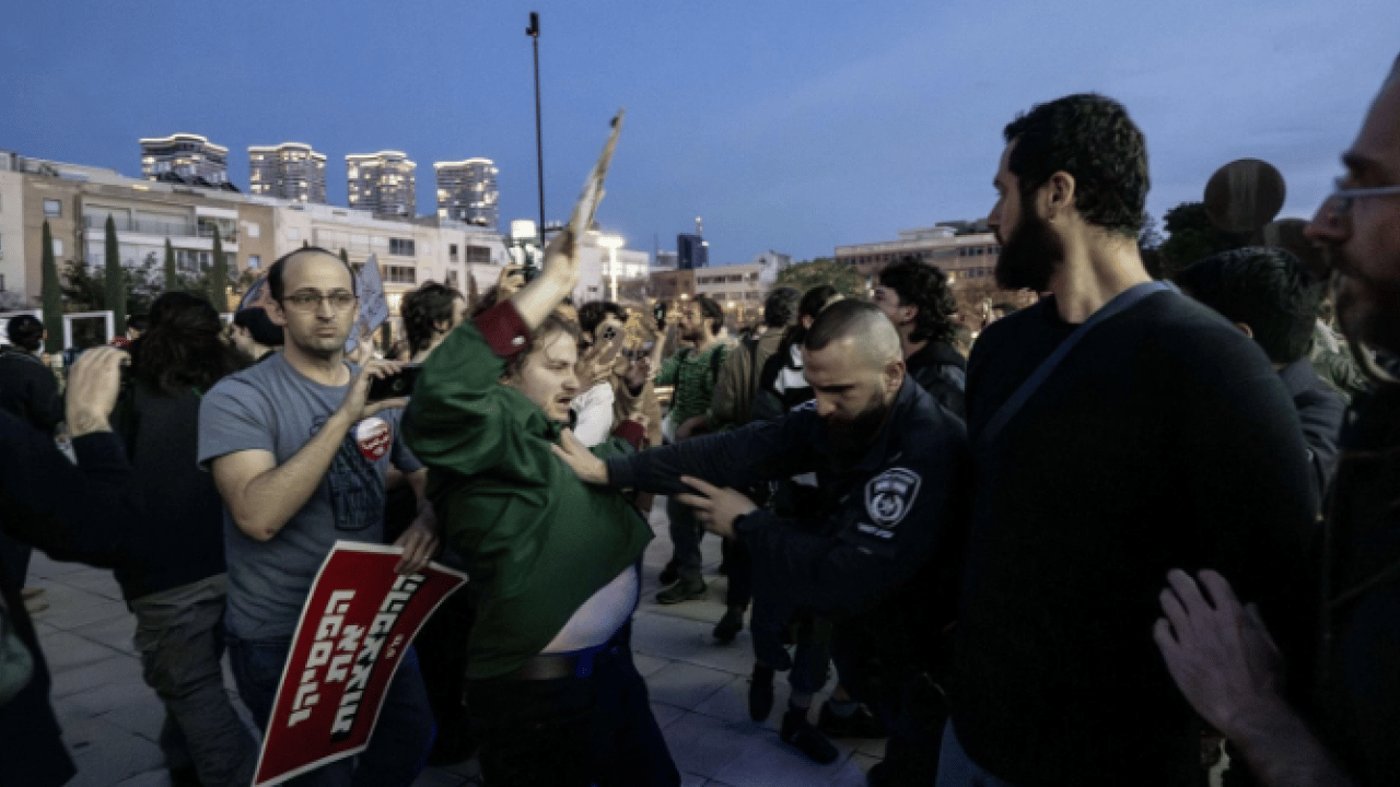 Foto - İsrail’de Netanyahu’ya tepki dalga dalga büyüyor! Savaş karşıtı protestolar sokaklara taştı