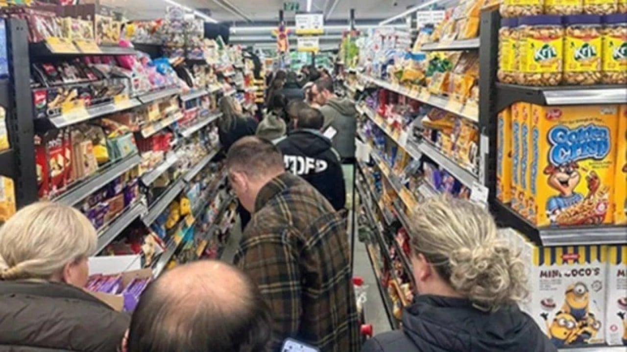 Foto - İran korkusu marketlere akın ettirdi: Her yer talan edildi, marketler boşaldı