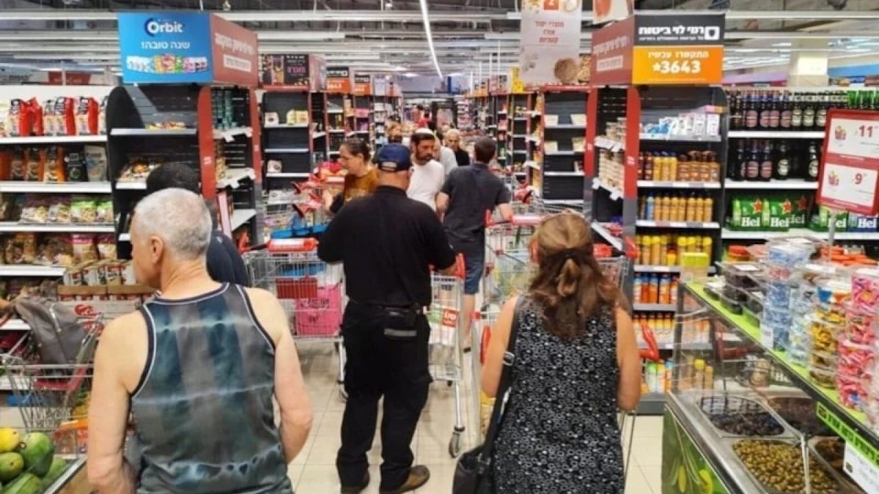 Foto - İran korkusu marketlere akın ettirdi: Her yer talan edildi, marketler boşaldı