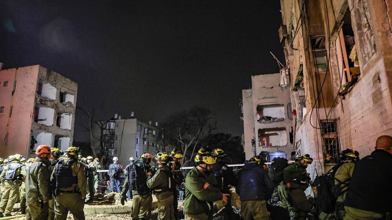 Foto - İsrail’e cehennemi yaşatan özel füze detayı! Demir Kubbe Delik Kubbe’ye döndü