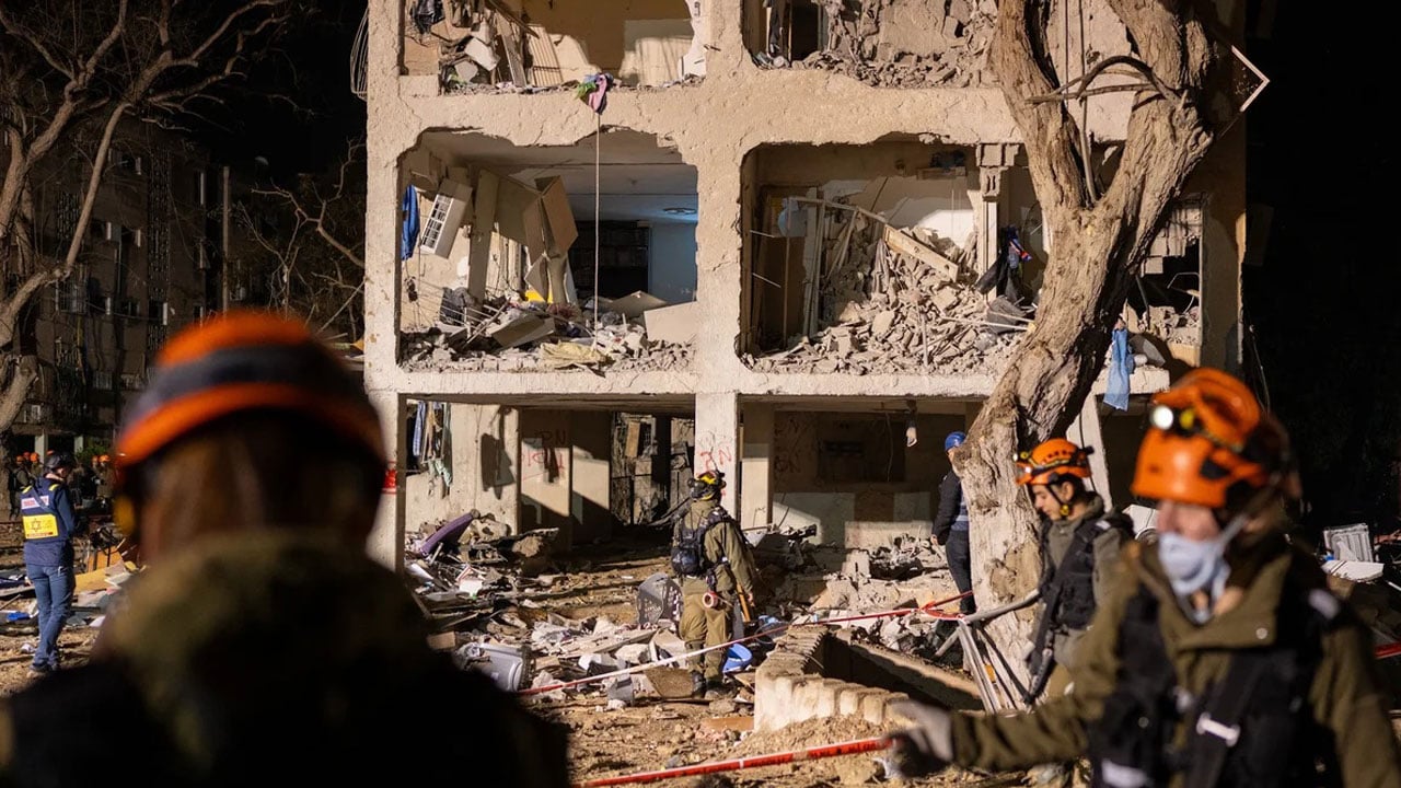 Foto - İsrail’e cehennemi yaşatan özel füze detayı! Demir Kubbe Delik Kubbe’ye döndü