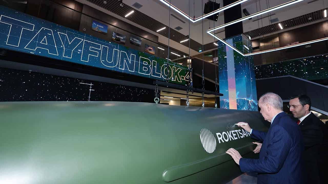 Foto - İsrail'i tir tir titreten görüntü! Başkomutan Erdoğan, yerli ve milli silahlarla poz verdi