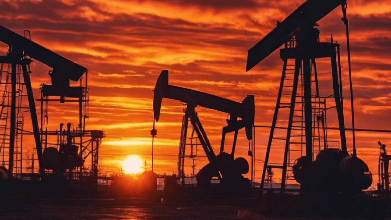 Foto - İsrail'in saldırıları petrolü vurdu! Fiyatlar yeniden yükselişe geçti