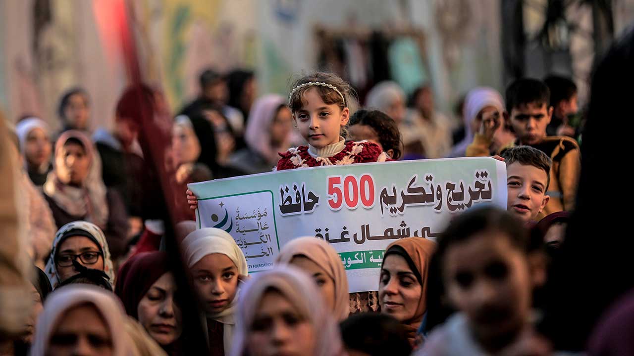 İsrail'in yakıp yıktığı Gazze’de 500 hafız için mezuniyet töreni düzenlendi 