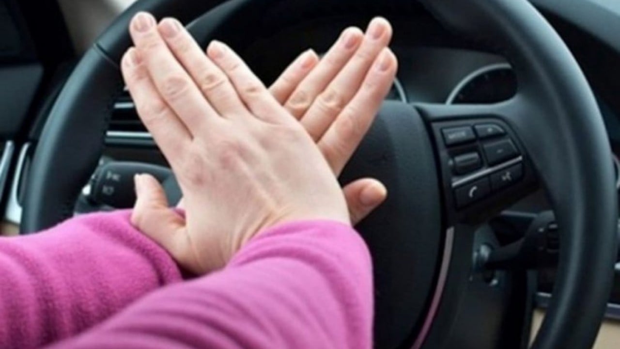 Israrla üst üste korna çalmak hakaret sayıldı