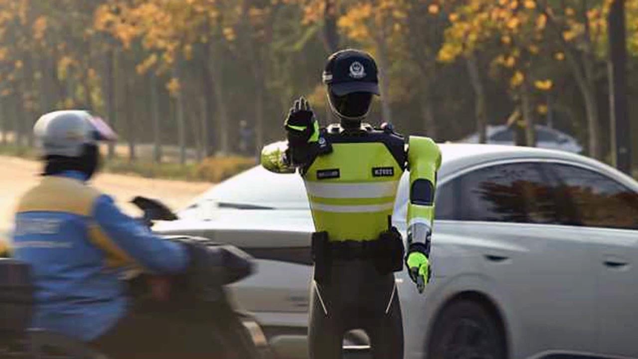 Foto - İşsizlik dalgası geliyor! İnsansı robotlar trafik polisliği yapıyor