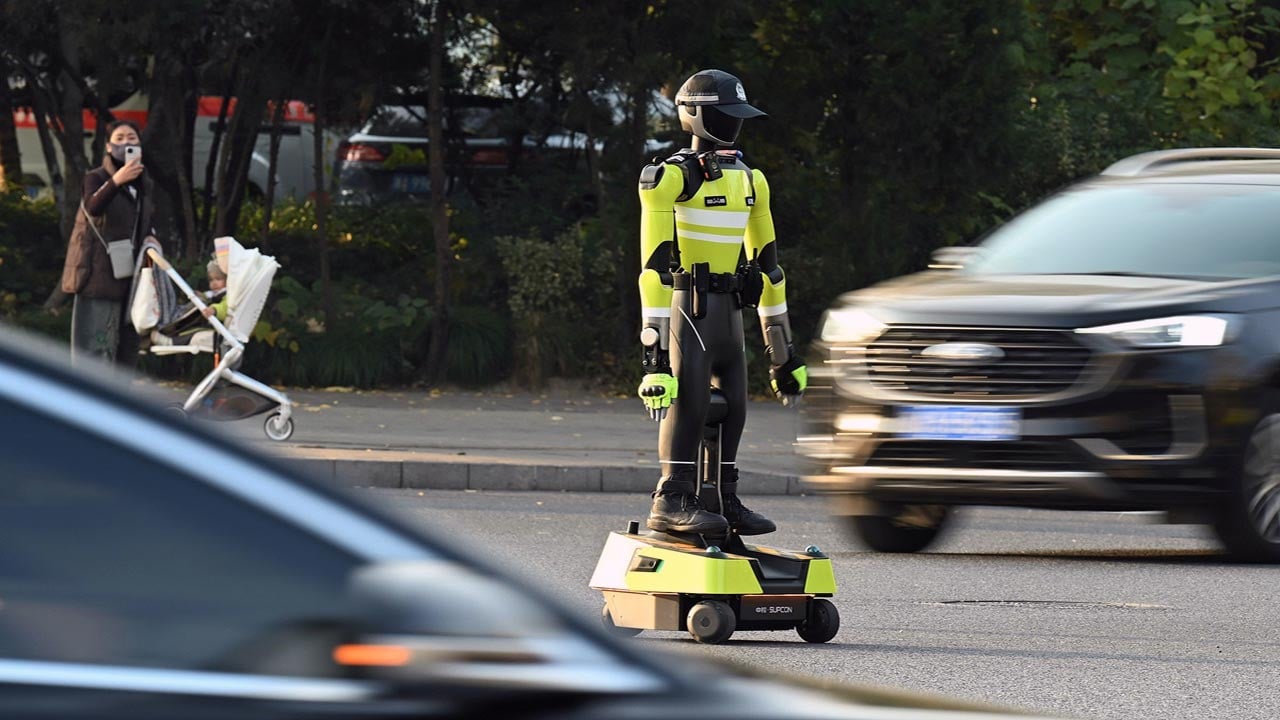 Foto - İşsizlik dalgası geliyor! İnsansı robotlar trafik polisliği yapıyor