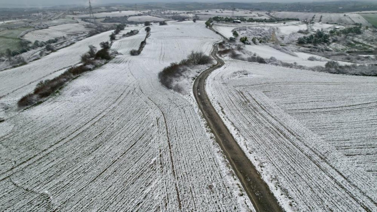Foto - İstanbul Arnavutköy ve Çatalca beyaza büründü. Levhalar dondu, buz sarkıtları oluştu Kar geri geldi