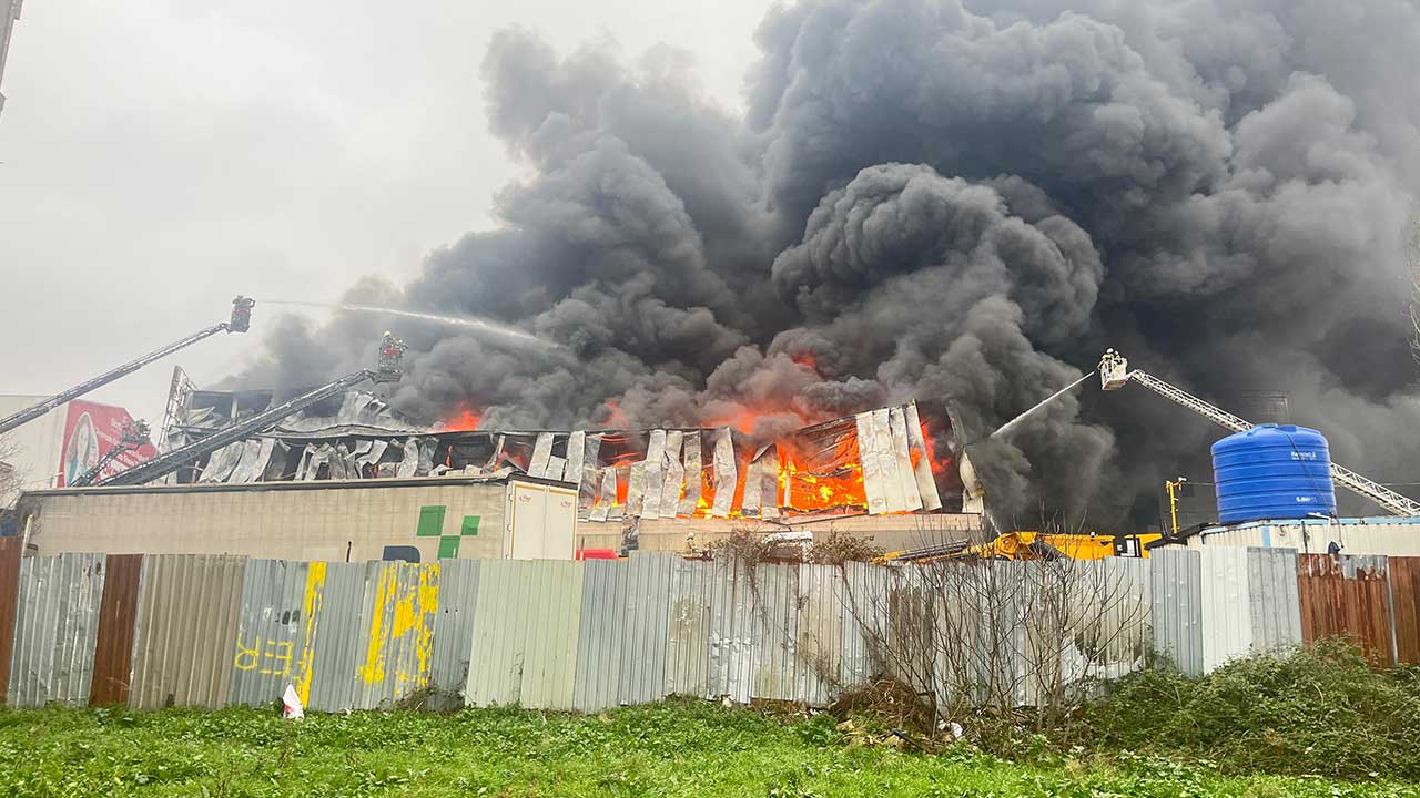 Foto - İstanbul Ataşehir'de korkutan yangın! Otel tahliye edildi