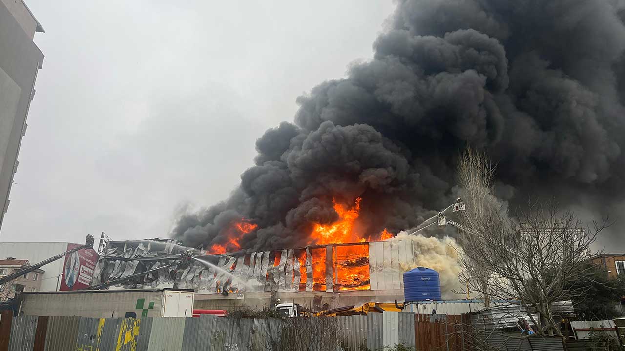 Foto - İstanbul Ataşehir'de korkutan yangın! Otel tahliye edildi