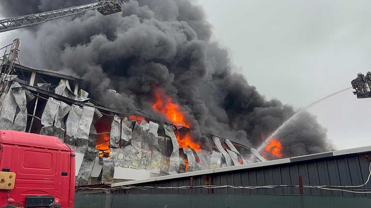 Foto - İstanbul Ataşehir'de korkutan yangın! Otel tahliye edildi