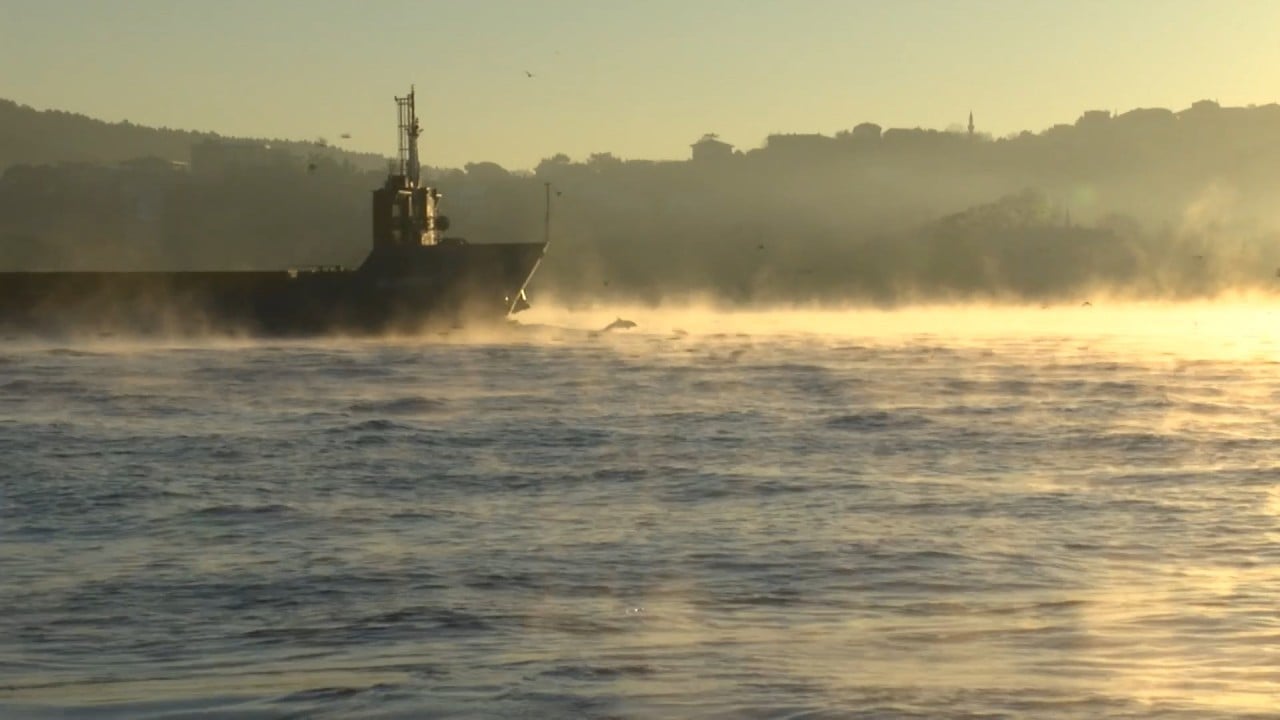 Foto - İstanbul Boğazı'nda gizemli görüntü! Görenler nedenini merak etti!