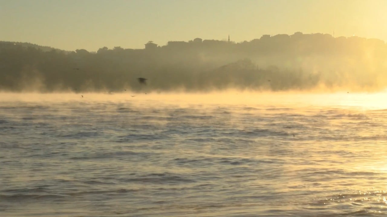 Foto - İstanbul Boğazı'nda gizemli görüntü! Görenler nedenini merak etti!