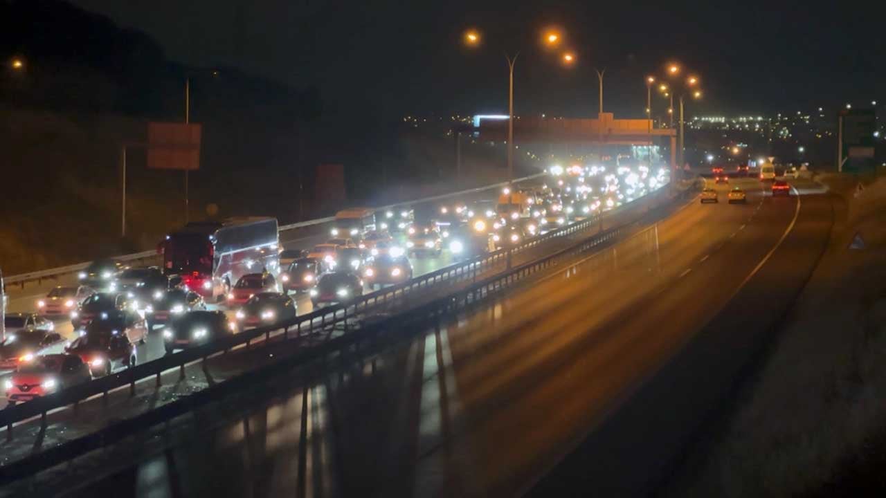 Foto - İstanbul girişinde yoğun trafik! Gece saatlerinde durma noktasına geldi