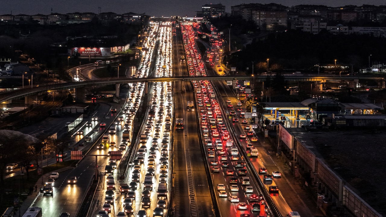 Foto - İstanbul trafiği 'ara tatil' de dinlemedi: Okullar kapalıyken bile yüzde 80’lerin altına düşmedi