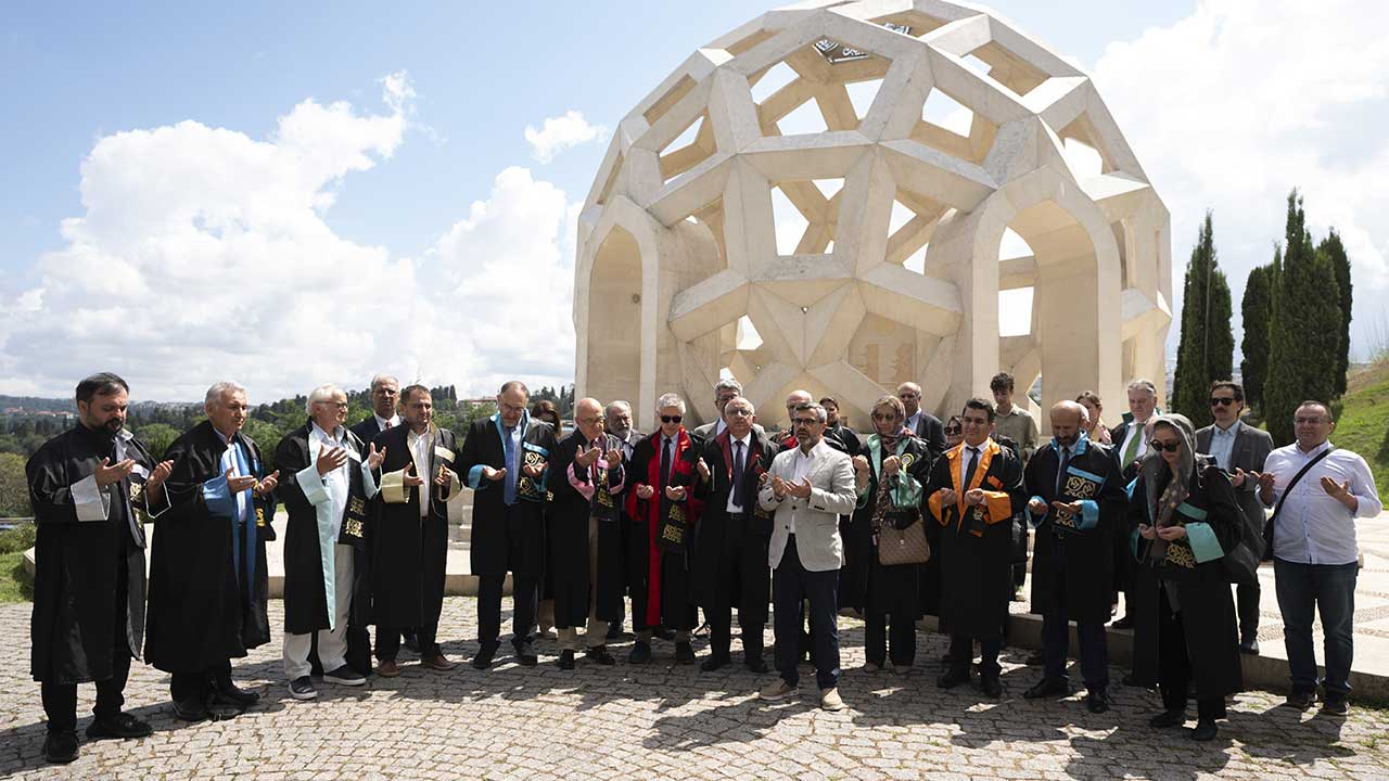 Foto - İstanbul Üniversitesi Senatosundan kahraman şehitlerimize vefa