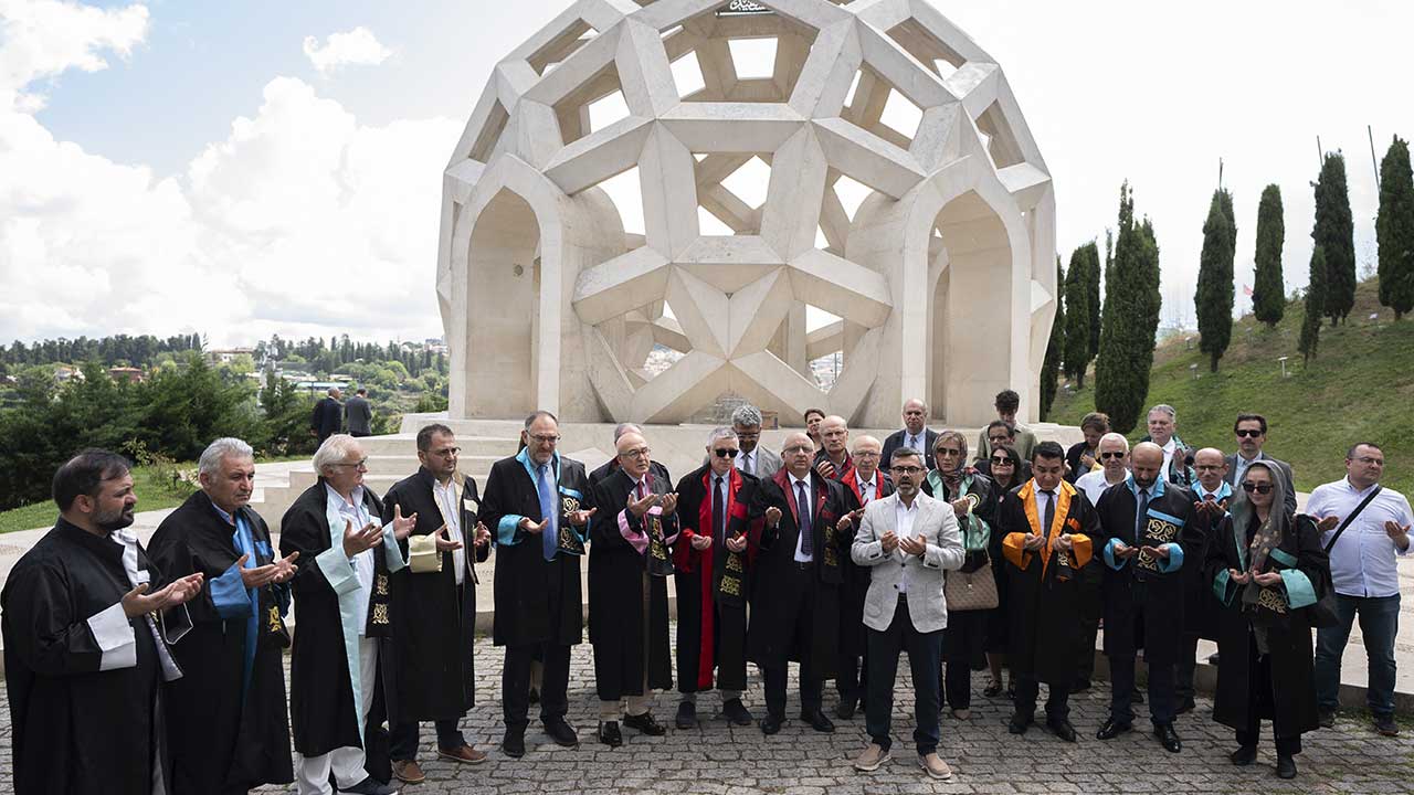 Foto - İstanbul Üniversitesi Senatosundan kahraman şehitlerimize vefa