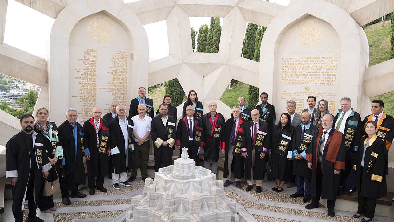 Foto - İstanbul Üniversitesi Senatosundan kahraman şehitlerimize vefa