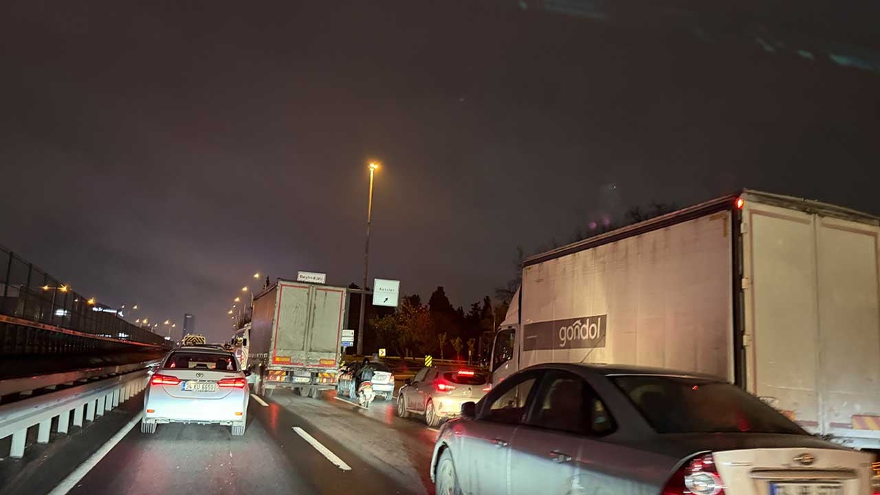 Foto - İstanbul yolunda bayram dönüşü çilesi başladı! O araçlara yasak geldi