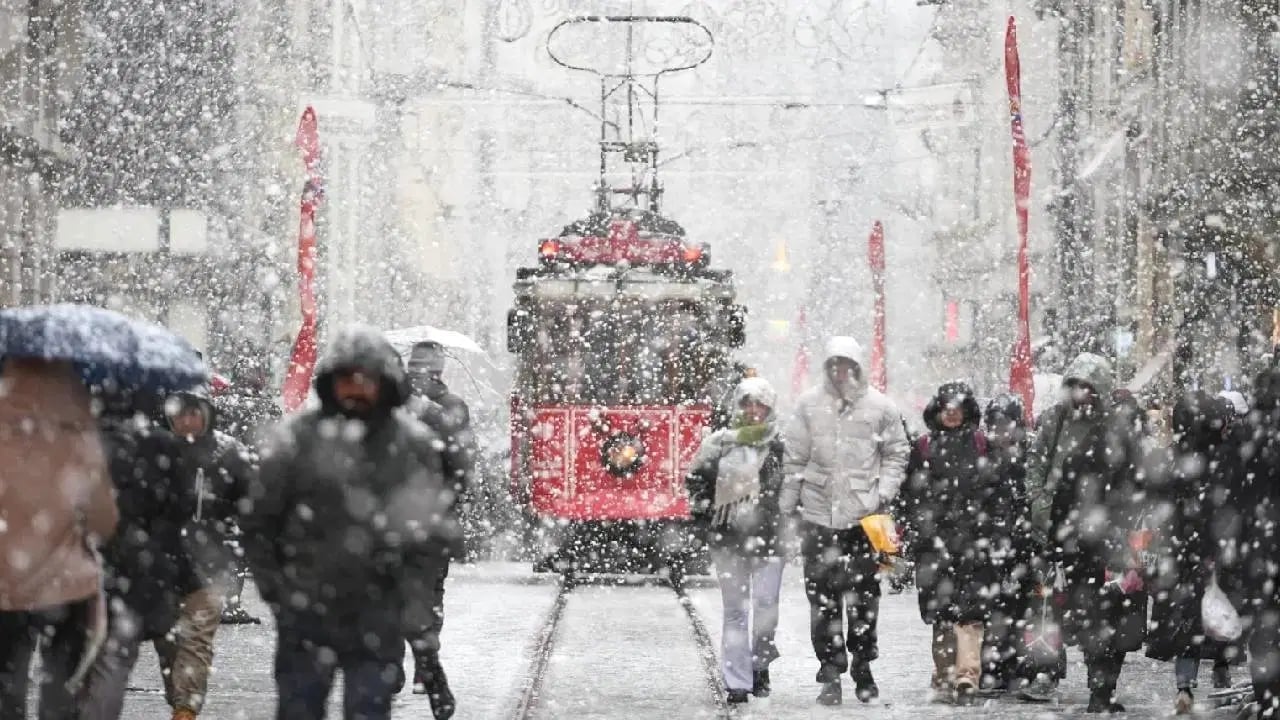 Foto - İstanbul’a kar uyarısı: Beklenenden daha şiddetli olacak, imkanı olan o gün evden çıkmasın
