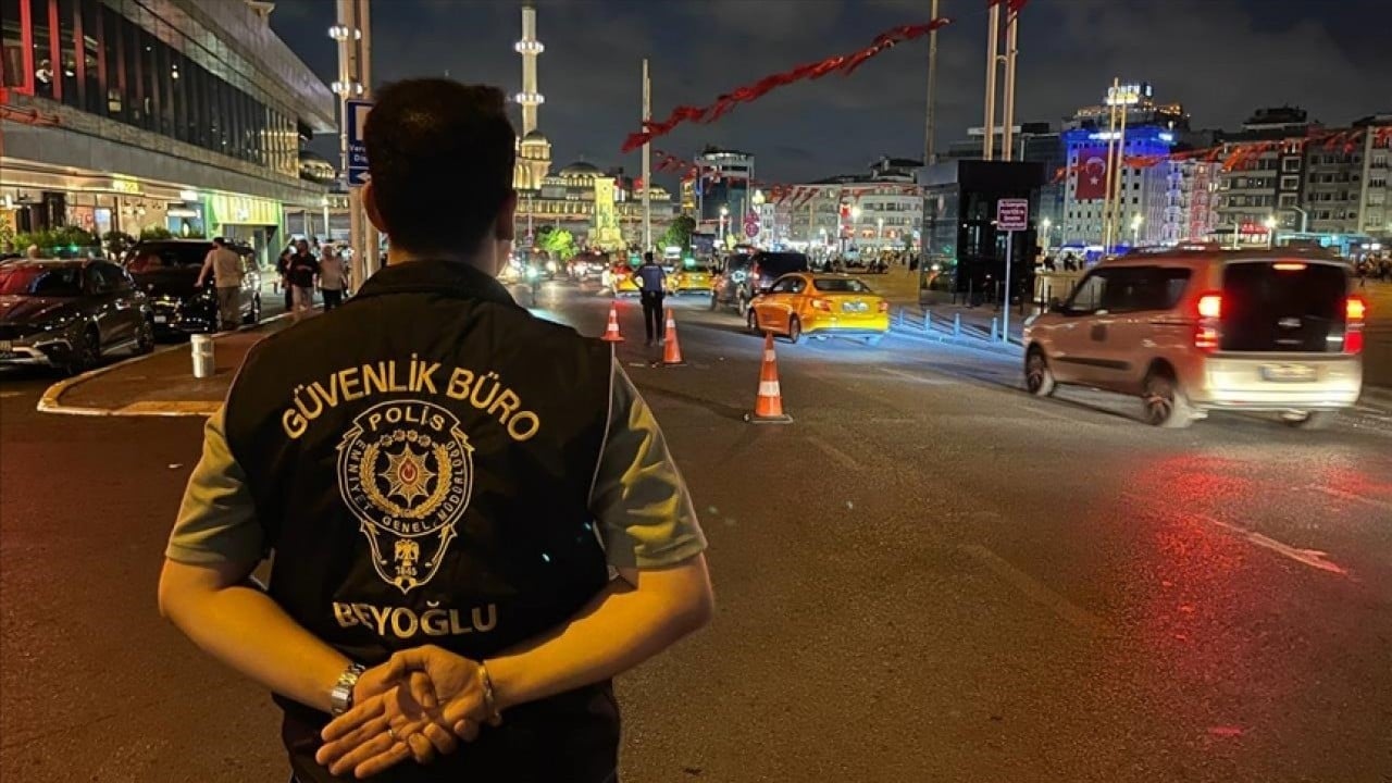 Foto - İstanbul’da 1065 kişi gözaltına alındı!