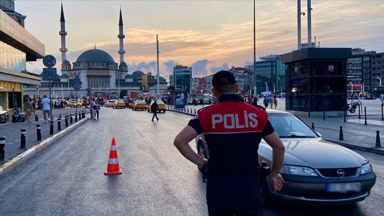 Foto - İstanbul’da 1065 kişi gözaltına alındı!