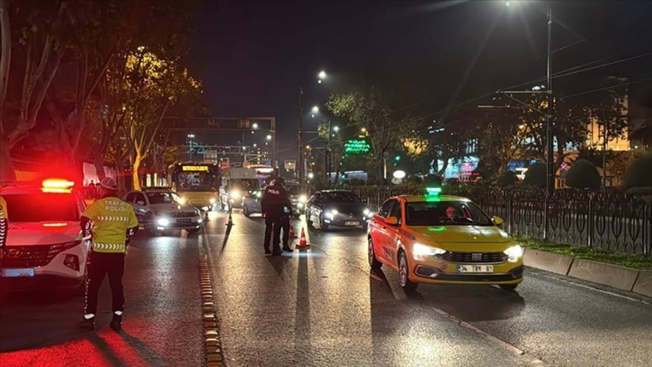 Foto - İstanbul’da 1065 kişi gözaltına alındı!