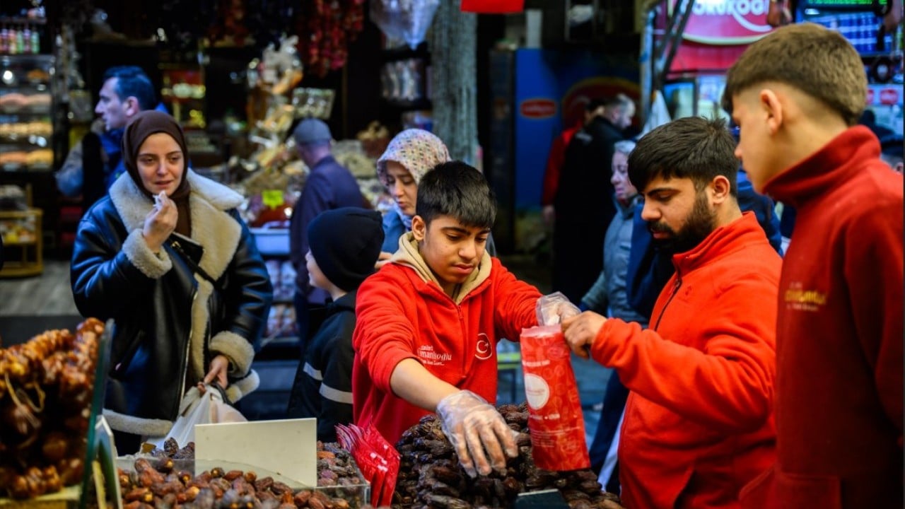 Foto - İstanbul’da bir bayram klasiği: Eminönü ve Mısır Çarşısı'nda alışveriş