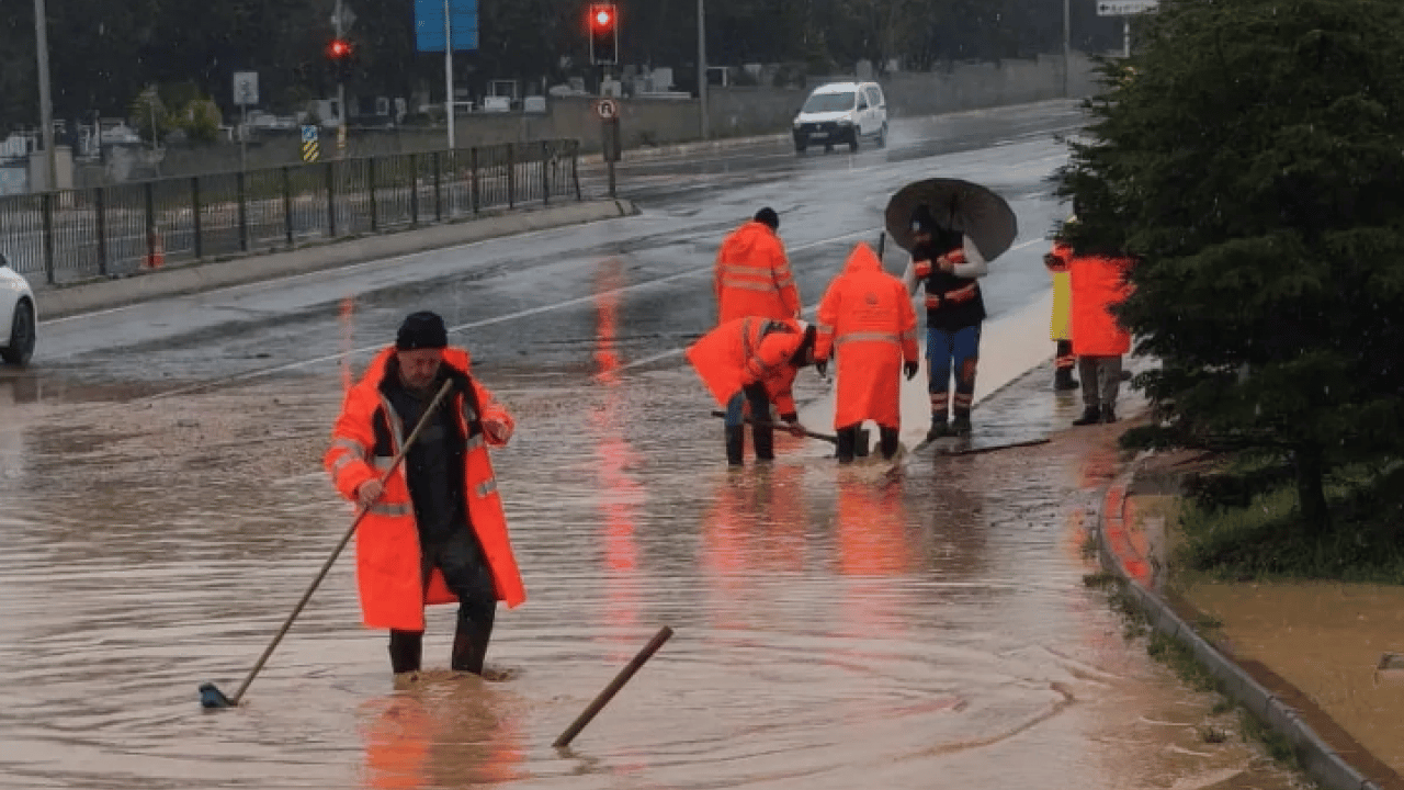 Foto - İstanbul'da dinmek bilmeyen yağmur konusunda uzmanından dikkat çeken sözler: yeni sistem için uyardı