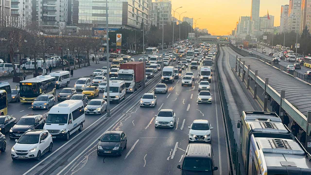 Foto - İstanbul'da ilk iftarı öncesi yoğun trafik