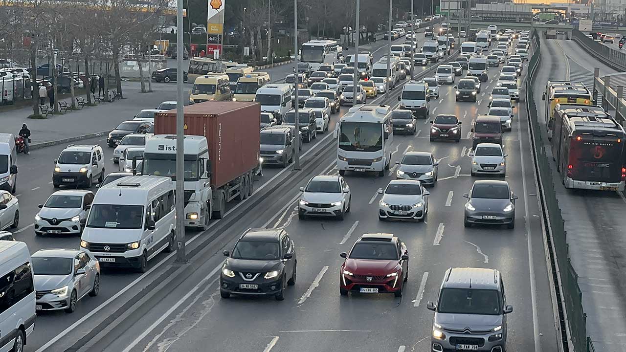 Foto - İstanbul'da ilk iftarı öncesi yoğun trafik