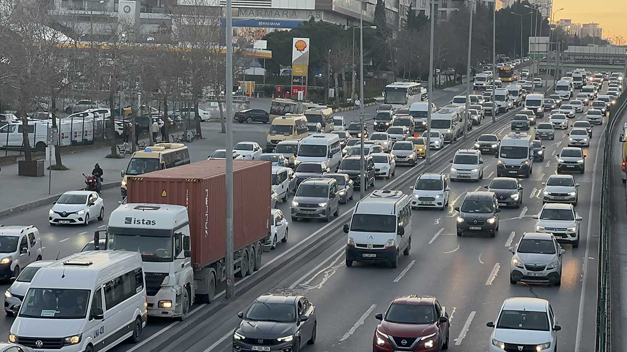 Foto - İstanbul'da ilk iftarı öncesi yoğun trafik