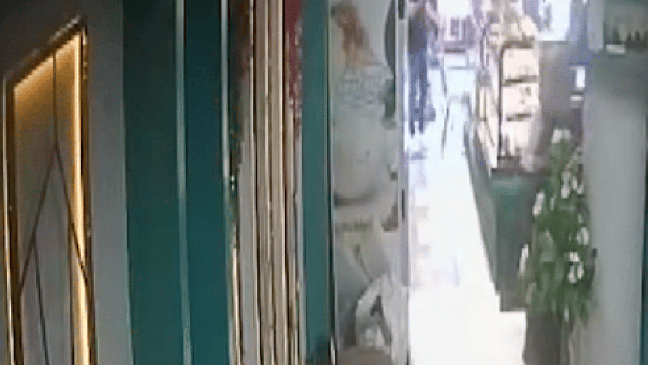 Foto - İstanbul'da iş yerinin önünde yapılan temizlik rahatsız etti: Çekiçle saldırdı! Tehdit etti.. Sebep olan olayı ilk kez duyacaksınız