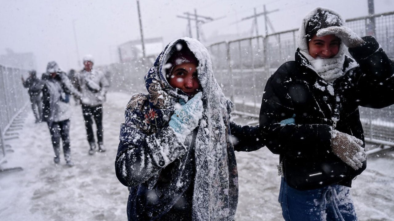 Foto - İstanbul'da kar kapıya dayandı: Okullar her an tatil edilebilir! 20 santimi geçecek