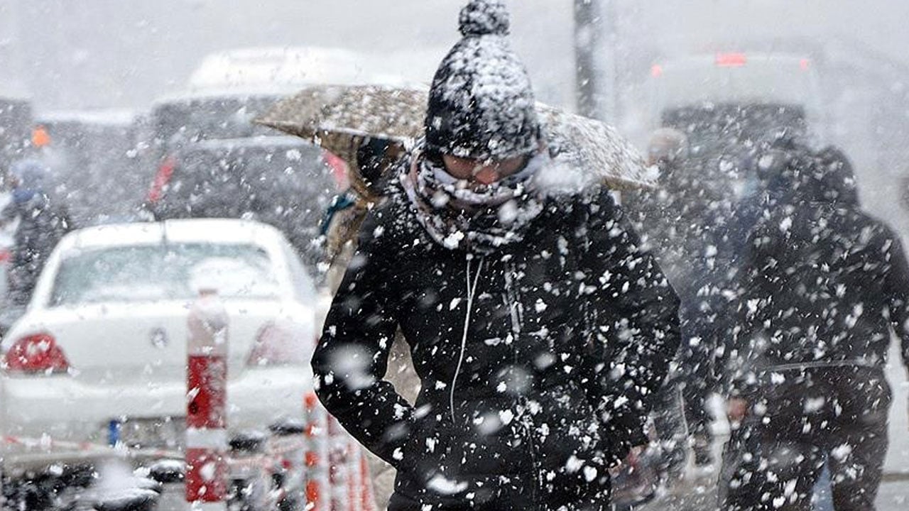 Foto - İstanbul'da kar kapıya dayandı: Okullar her an tatil edilebilir! 20 santimi geçecek