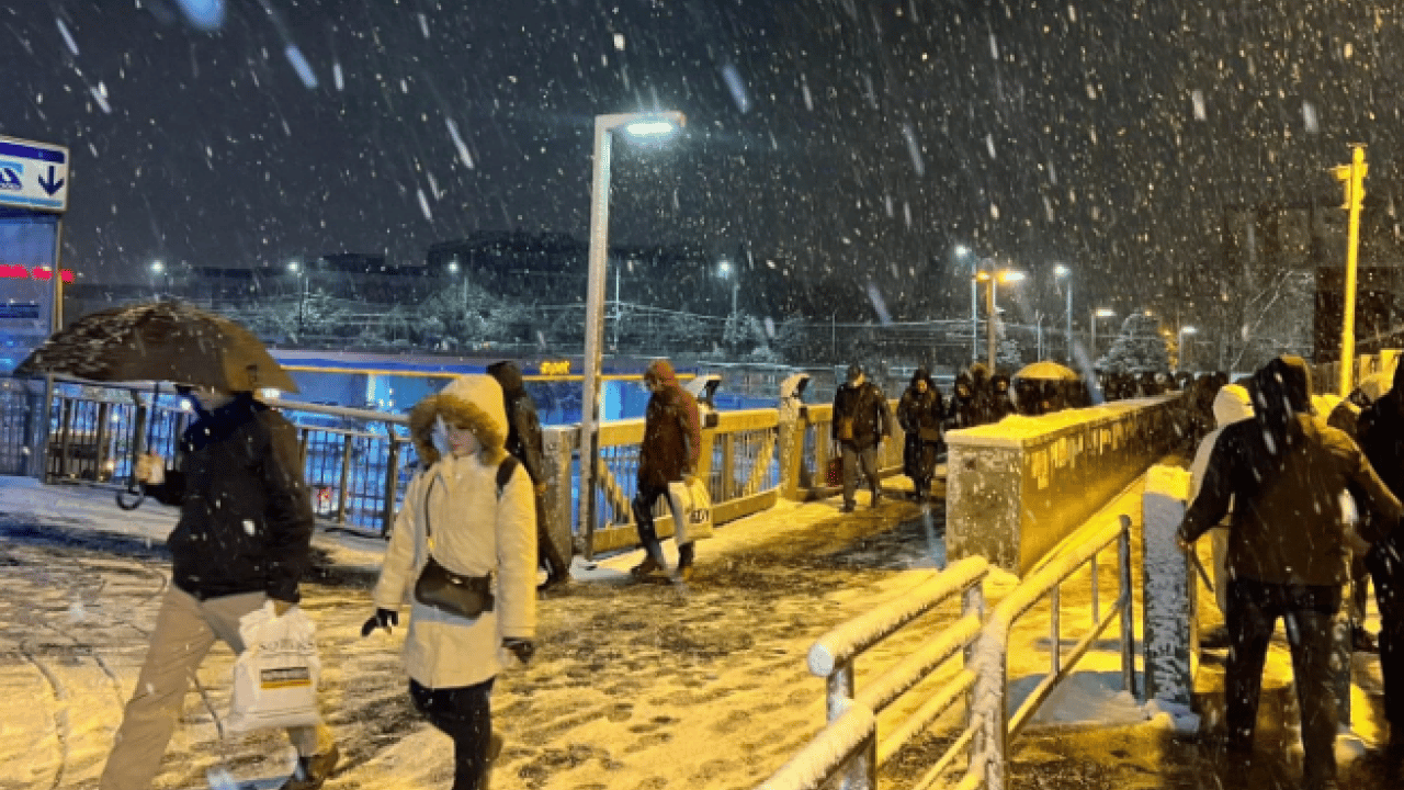 Foto - İstanbul’da kar manzarası! Şehir tamamen beyaza büründü