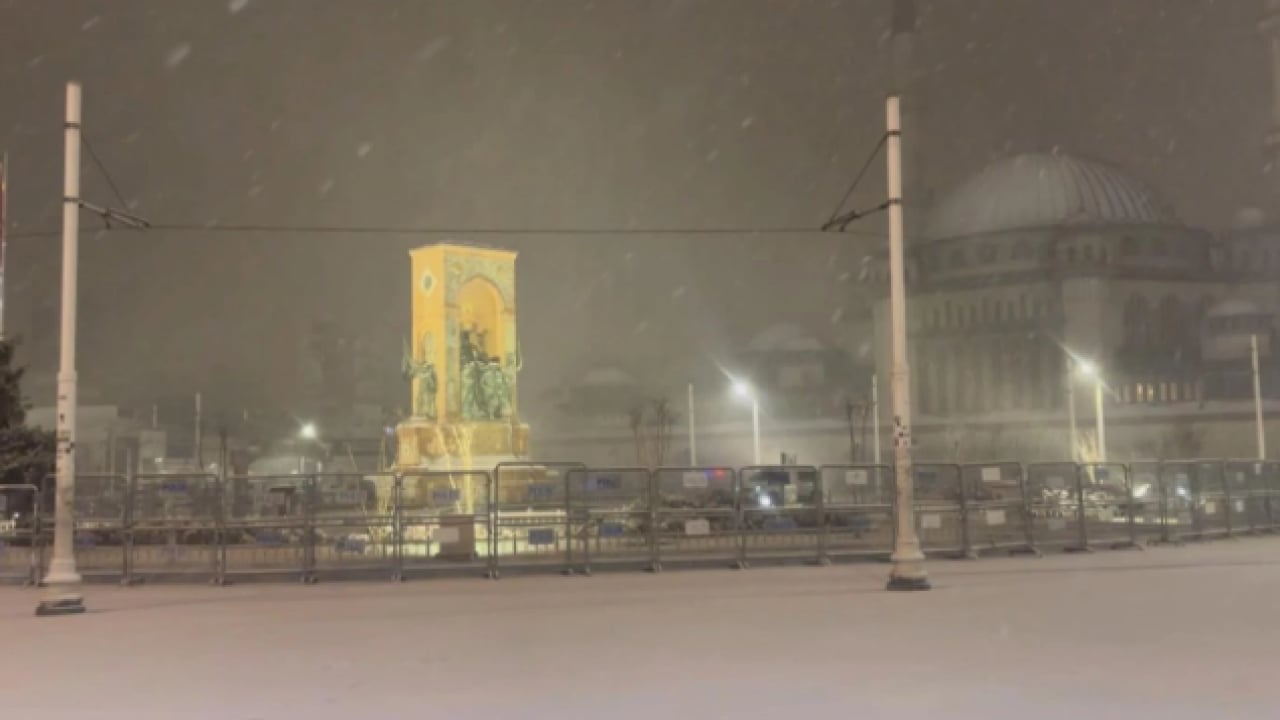Foto - İstanbul’da kar manzarası! Şehir tamamen beyaza büründü