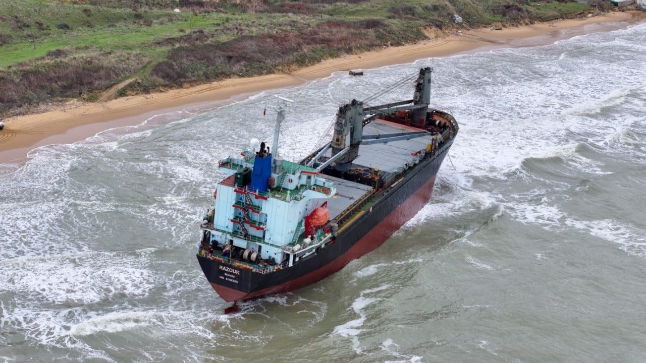 Foto - İstanbul’da karaya oturmuştu! Kargo gemisinin bekleyişi sürüyor