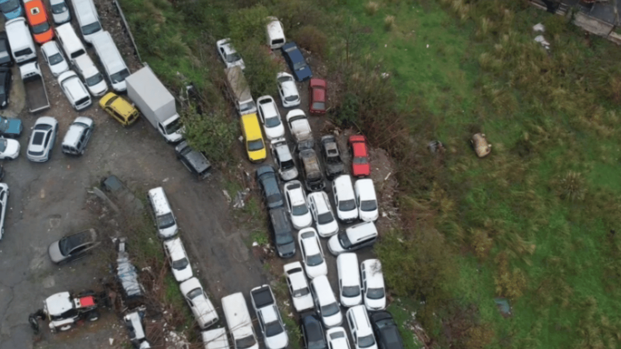 Foto - İstanbul’da korkutan görüntü! Park halindeki 14 araç yandı
