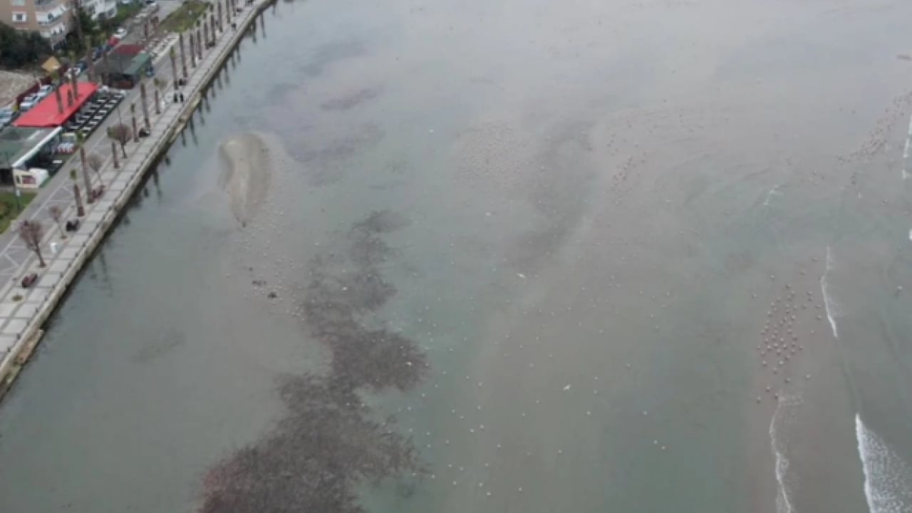 Foto - İstanbul’da korkutan manzara! Deniz metrelerce geri çekildi