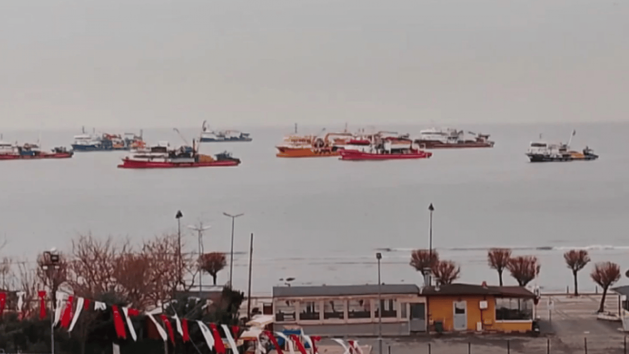 Foto - İstanbul’da korkutan manzara! Deniz metrelerce geri çekildi