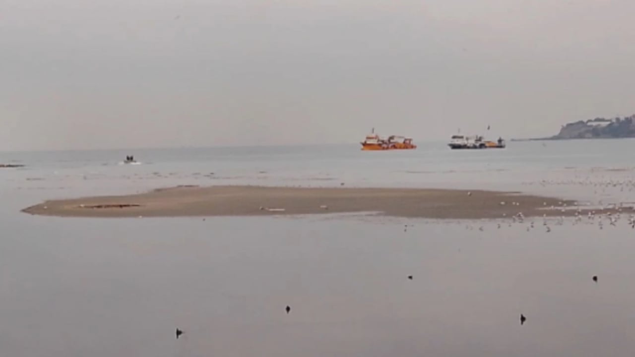 Foto - İstanbul’da korkutan manzara! Deniz metrelerce geri çekildi