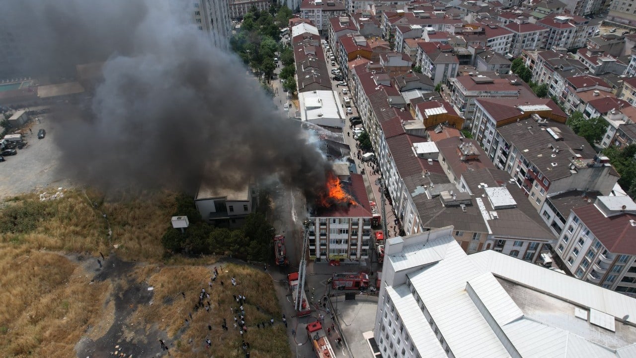 Foto - İstanbul'da korkutan yangın