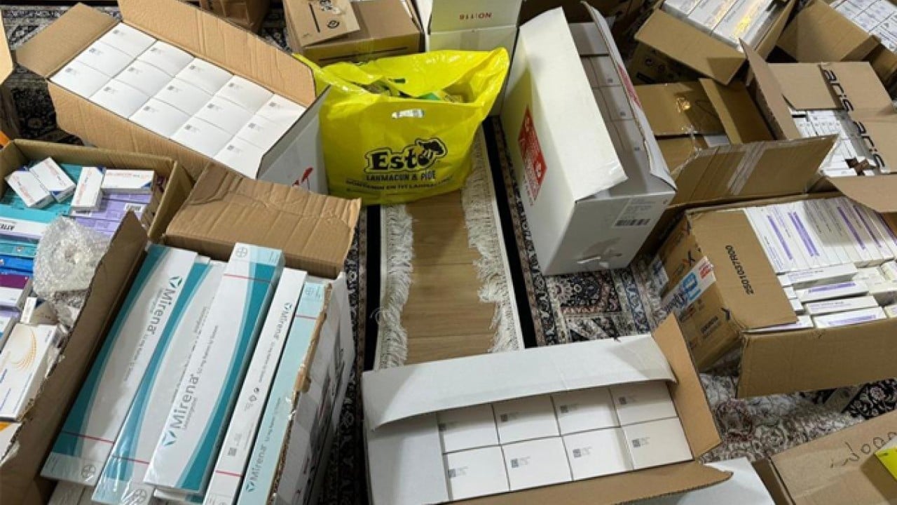 Foto - Rafları açan yetkililer şaşkına döndü! İstanbul’daki eczane fena yakalandı