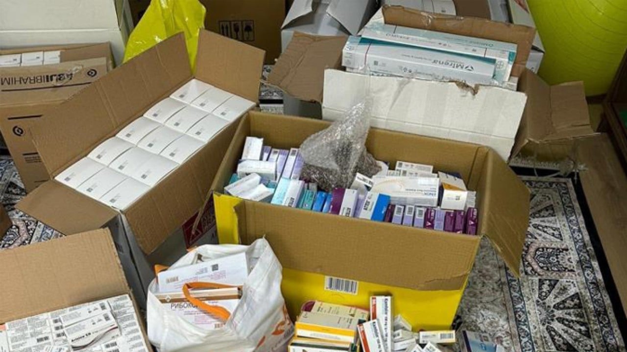 Foto - Rafları açan yetkililer şaşkına döndü! İstanbul’daki eczane fena yakalandı