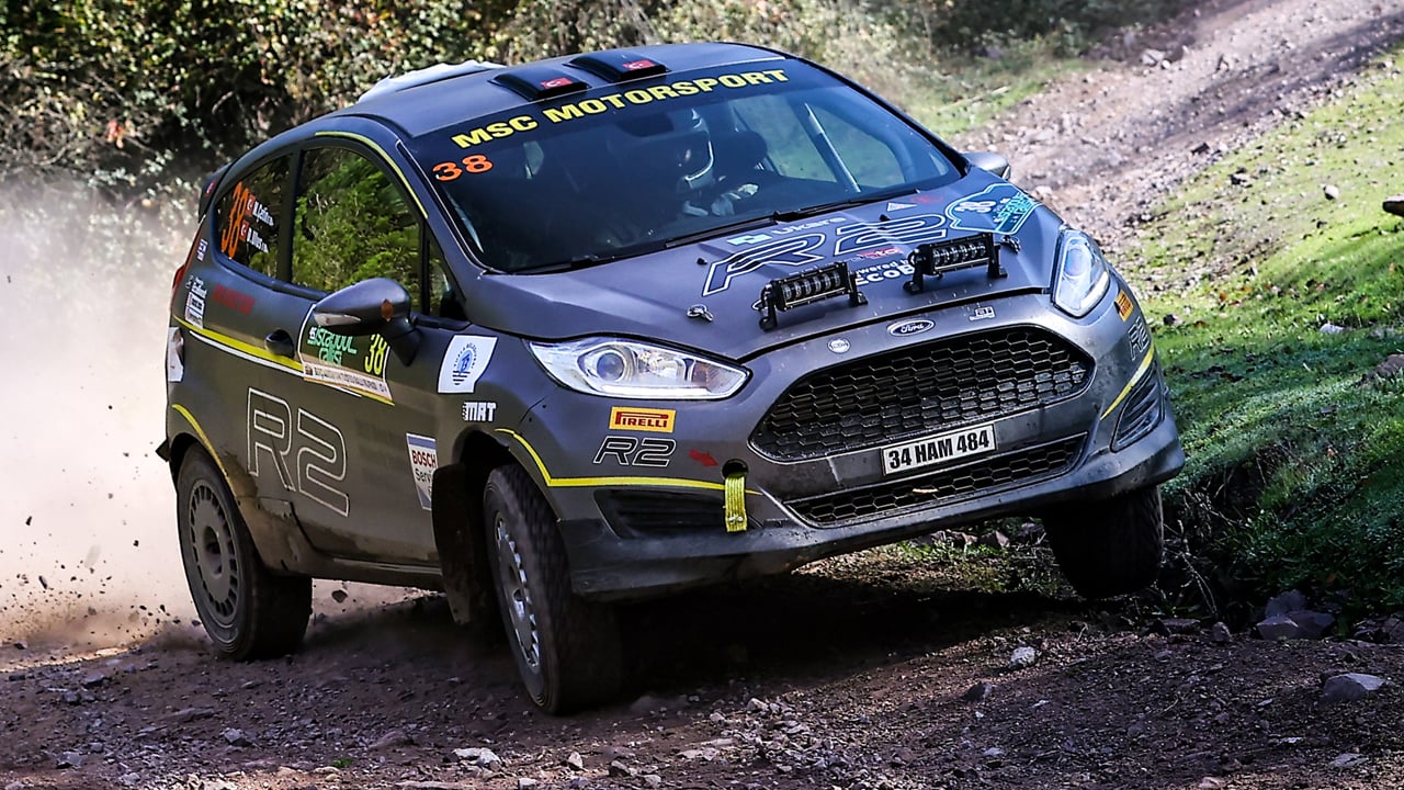 Foto - İstanbul’da nefes kesen ralli! 47 ekipten sadece 28’i finişe ulaştı!