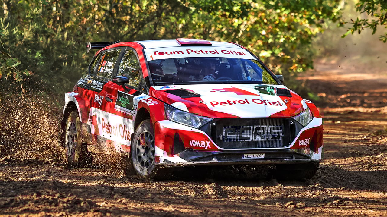 Foto - İstanbul’da nefes kesen ralli! 47 ekipten sadece 28’i finişe ulaştı!