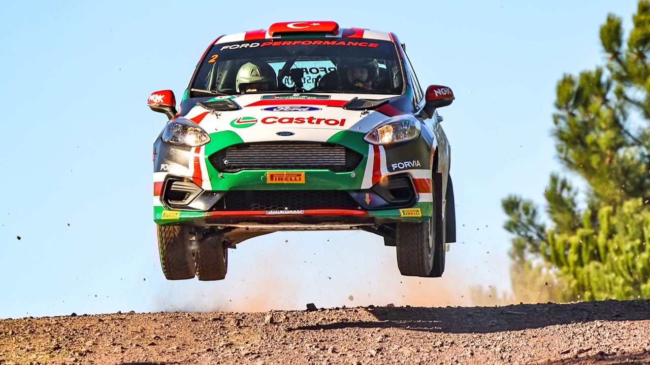 Foto - İstanbul’da nefes kesen ralli! 47 ekipten sadece 28’i finişe ulaştı!