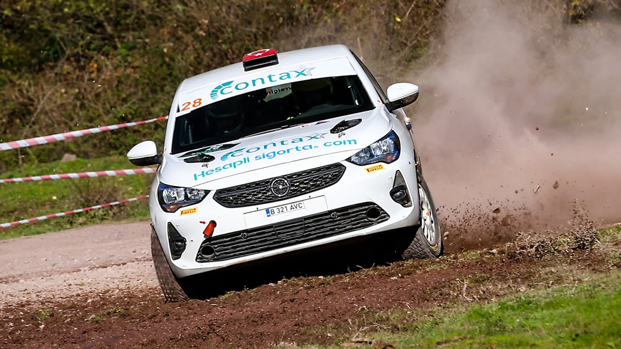 Foto - İstanbul’da nefes kesen ralli! 47 ekipten sadece 28’i finişe ulaştı!