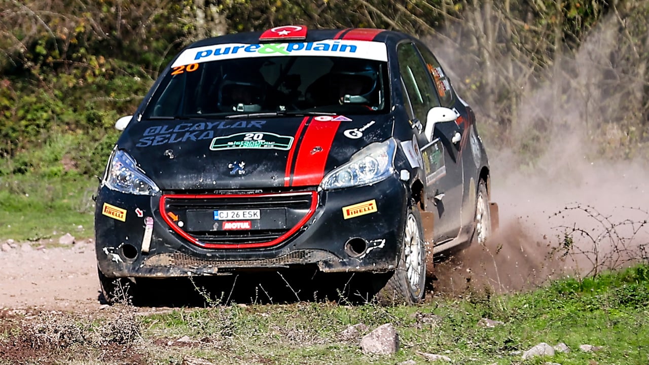 Foto - İstanbul’da nefes kesen ralli! 47 ekipten sadece 28’i finişe ulaştı!